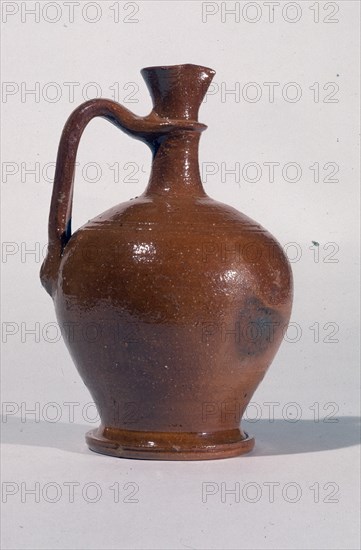 VINAJERA DE BASE ANCHA - CUELLO ALTO Y ESTRECHO CON UN ASA - VIDRIADA
JIMENEZ DE JAMUZ, COLECCION PARTICULAR
LEON
This image is not downloadable. Contact us for the high res.