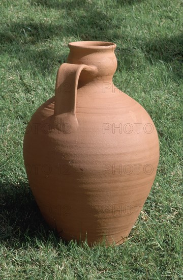 CANTARO DE BASE ANCHA CON UNA SOLA ASA Y BOCA GRANDE - ARTE POPULAR
CESPEDOSA DE TORMES, COLECCION PARTICULAR
SALAMANCA
This image is not downloadable. Contact us for the high res.