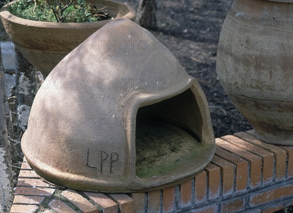 HORNO PARA EL PAN - CERAMICA SIN VIDRIAR - ARTE POPULAR S XX
PERERUELA, COLECCION PARTICULAR
ZAMORA