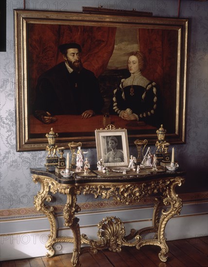 INTERIOR - SALON EN LA PLANTA NOBLE DEL PALACIO - DET DE UNA MESA CON UNA PINTURA ENCIMA
MADRID, PALACIO DE LIRIA
MADRID