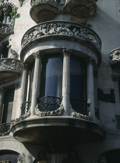 DOMENECH Y MONTANER LLUIS
EXTERIOR-FACHADA-DET BALCON EN ESQUINA CON DECORACION MODERNISTA
BARCELONA, CASA LLEO MORERA
BARCELONA