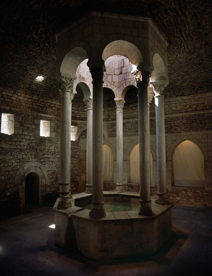 INTERIOR-"FRIGIDARIUM"CON PISCINA CENTRAL CON ALCOBAS AL FONDO-S XII
GERONA, BAÑOS ARABES
GERONA

This image is not downloadable. Contact us for the high res.