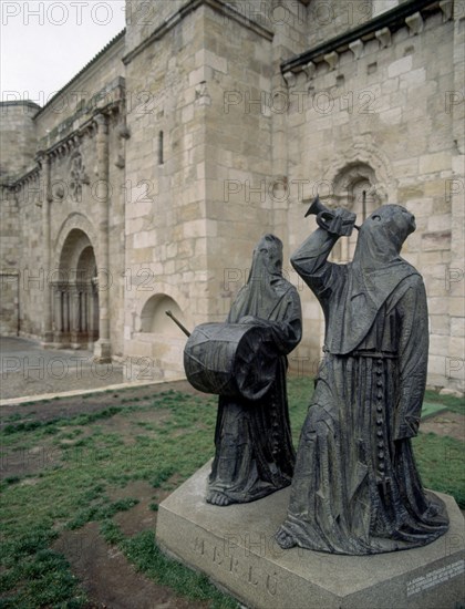 PEDRERO ANTONIO 1939/
MONUMENTO AL MERLU O A LA COFRADIA DE JESUS DE NAZARERO -1996 - BRONCE PATINADO
ZAMORA, EXTERIOR
ZAMORA