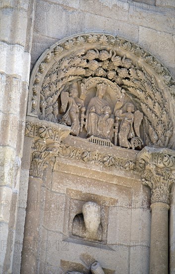 EXTERIOR-PORTADA-DET DECORACION VEGETAL Y GRUPO ESCULTORICO DE LA VIRGEN
ZAMORA, CATEDRAL
ZAMORA