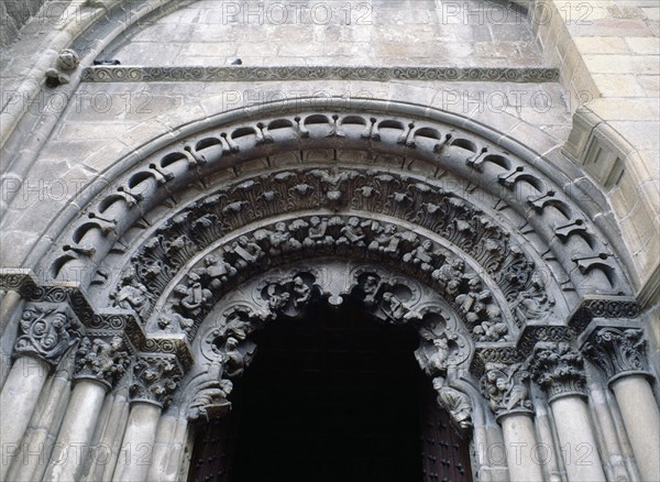 VELASCO DIEGO
EXTERIOR-FACHADA SUR-DET PORTADA CON ARQUIVOLTAS LOBULADAS-1132 SE INICIA
ORENSE, CATEDRAL
ORENSE
This image is not downloadable. Contact us for the high res.
