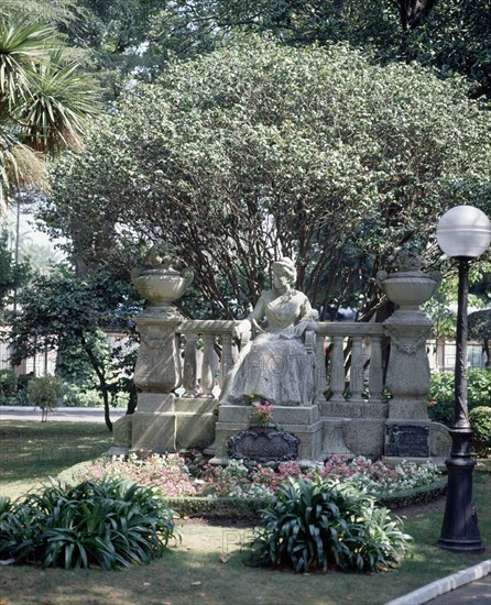 JARDINES DE MENDEZ NUÑEZ-ESTATUA SEDENTE DE LA CONDESA PARDO BAZAN
CORUÑA, EXTERIOR
CORUÑA