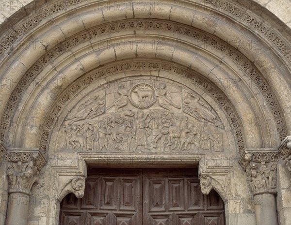 EXTERIOR-PORTADA CORDERO-TIMPANO:CORDERO MISTICO,SACRIFIO DE ISAAC Y GENESIS
LEON, COLEGIATA DE SAN ISIDORO
LEON