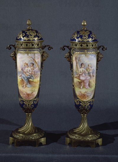 PAREJA DE JARRONES DE SEVRES-1771-FRANCIA-PINTURA DE ROCHE-PORCELANA/BRONCE
MADRID, BANCO HIPOTECARIO
MADRID