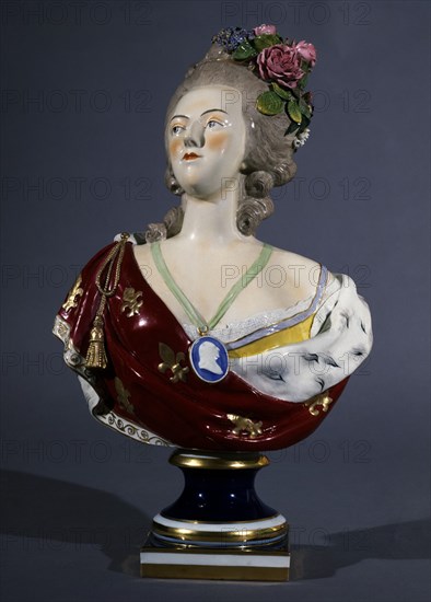 LECOMTE FELIX
BUSTO DE MARIA ANTONIETA-FRANCIA-FINES S XVIII-ALT 47 CM-PORCELANA
MADRID, BANCO HIPOTECARIO
MADRID