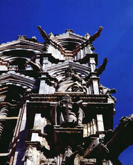 EXTERIOR-FACHADA-DET ESQUINA DESDE ABAJO:GARGOLAS Y ESCULTURAS ROMANICO GOTICO
SIENA, CATEDRAL
ITALIA
This image is not downloadable. Contact us for the high res.