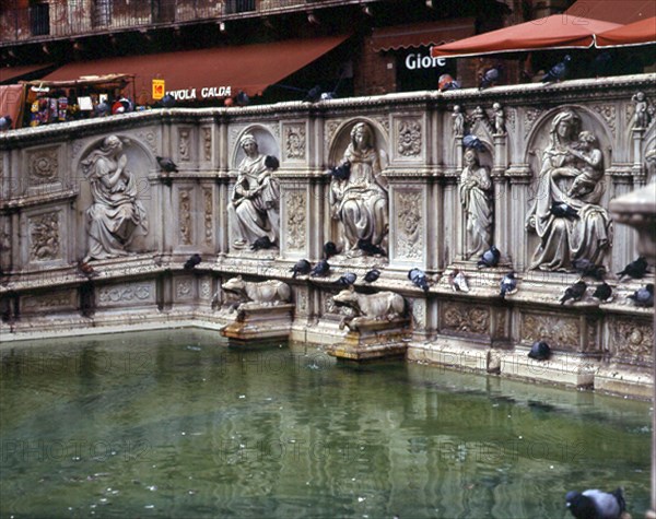 PLAZA DEL CAMAPO:FUENTE GAIA CON COPIA DE RELIEVES DELLA QUERCIA,JACOPO
SIENA, EXTERIOR
ITALIA
This image is not downloadable. Contact us for the high res.