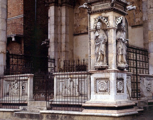 GIOVANNI AGOSTINO DI
EXTERIOR-CELDA DE PIEDRA-DET ESCULTURAS
SIENA, PALACIO PUBLICO
ITALIA
This image is not downloadable. Contact us for the high res.