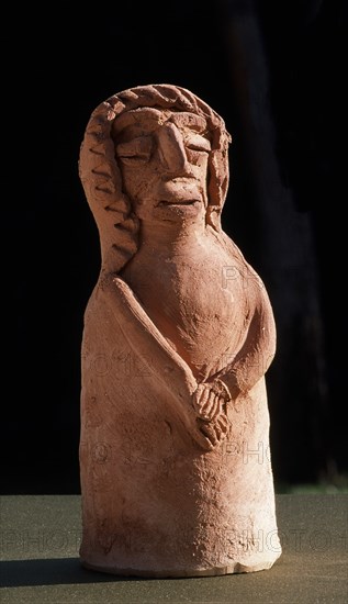 FIGURA DE HOMBRE CON SOMBRERO EN BARRO (ALFARERO "TITO")
IBIZA, COLECCION PARTICULAR
IBIZA