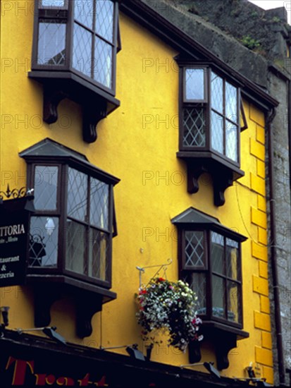 CASA TIPICA CON LA FACHADA DE COLOR
GALWAY, EXTERIOR
IRLANDA
This image is not downloadable. Contact us for the high res.