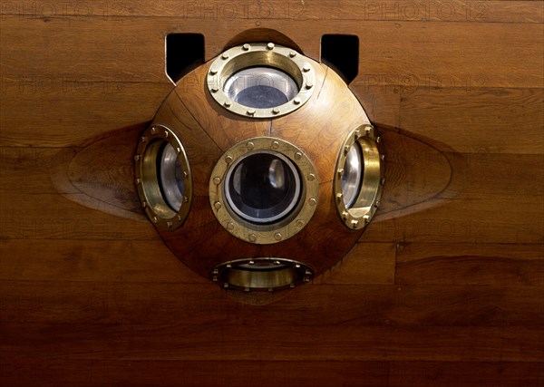 MONTURIOL NARCISO 1819/85
SUBMARINO DE MONTURIOL-DET OJOS DE BUEY PARA VISION
BARCELONA, EXTERIOR
BARCELONA
This image is not downloadable. Contact us for the high res.