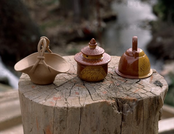 JUGUETES DE CERAMICA (CESTA,CAMPANA Y CASITA) CERAMICA POPULAR S XX
ARANDA DE DUERO, COLECCION PARTICULAR
BURGOS

This image is not downloadable. Contact us for the high res.