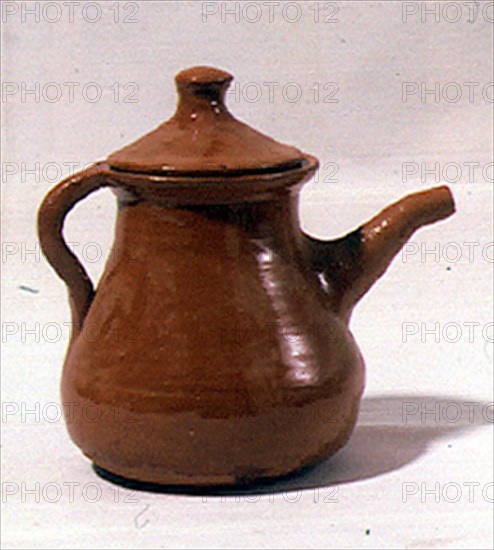 CAFETERA DE BARRO ROJO VIDRIADA
VALL DE UXO, COLECCION PARTICULAR
CASTELLON