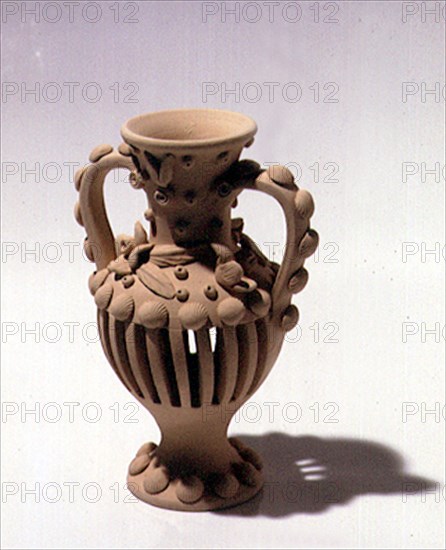 JARRA DE ADORNO - DECORADA CON CONCHAS Y FLORES
SA CABANETA-MARRATXI, COLECCION PARTICULAR
MALLORCA