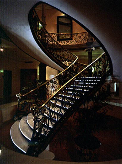 GRASES RIERA JOSE 1850-1919
INTERIOR-ESCALERA CON BARANDILLA EN BRONCE-1902/3-MODERNISTA
MADRID, SOCIEDAD GENERAL AUTORES
MADRID