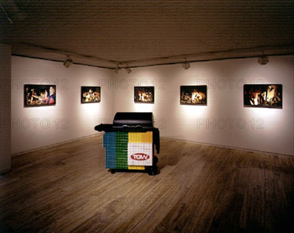 MORA PEDRO 1961-
SALA-F OTOGRAFIAS EXPUESTAS Y OBRA "BBQ"1998 (MATERIALES VARIOS Y SONIDO 1,60X1,35X0,60)
MADRID, GALERIA SOLEDAD LORENZO
MADRID
This image is not downloadable. Contact us for the high res.