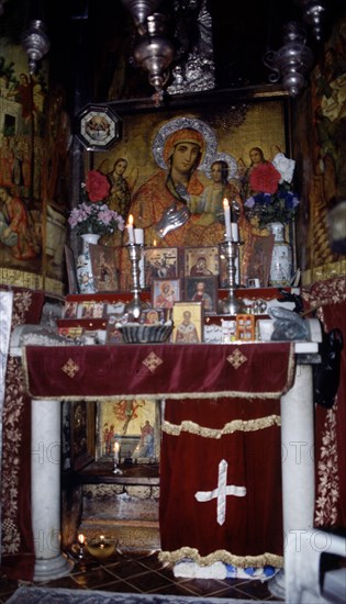 INTERIOR-CAPILLA COPTA-BAJO EL ALTAR AL FONDO EN EL SUELO EL SEPULCRO ORIGINARIO
JERUSALEN, IGLESIA DEL SANTO SEPULCRO
ISRAEL
This image is not downloadable. Contact us for the high res.