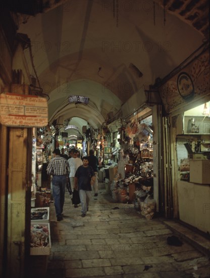 CALLE ESTRECHA CON COMERCIOS-SEGUN LA TRADICION ESTE FUE EL CAMINO DE JESUS A LA CRUCIFIXION
JERUSALEN, VIA DOLOROSA
ISRAEL

This image is not downloadable. Contact us for the high res.