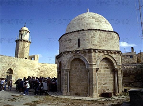 EXTERIOR CON TURISTAS-CONVERTIDA EN MEZQUITA POR LOS MUSULMANES DURANTE ALGUN TIEMPO-
JERUSALEN, IGLESIA DE LA ASCENSION
ISRAEL