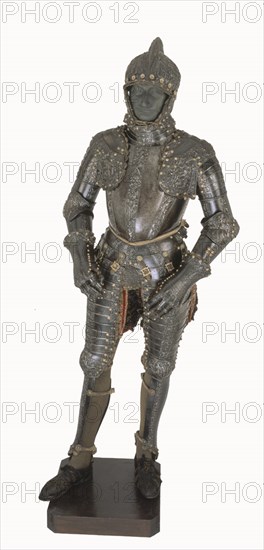 ARMADURA DE PARADA DE FELIPE II-HACIA 1560-210X60X53 ACERO
MADRID, ARMERIA REAL
MADRID