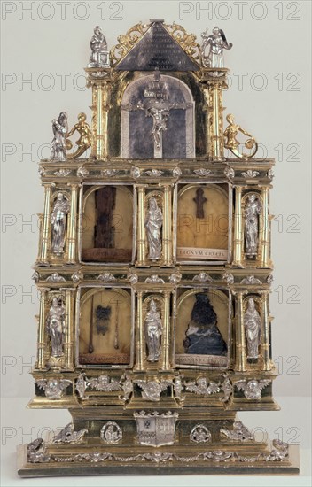 CARMONA ANTONIO
RELICARIO-VALLADOLID 1554/60-40X23X8 CM-PLATA SOBREDORADA,FUNDIDA,CINCELADA
MADRID, DESCALZAS REALES
MADRID
This image is not downloadable. Contact us for the high res.
