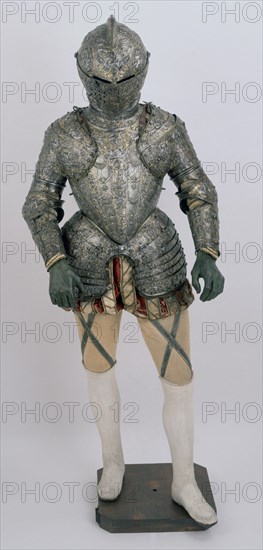 PICININO LUCIO ATRIBU
ARMADURA DE FELIPE III NIÑO-MILAN HACIA 1585-ACERO,PLATA,ORO,LATON,TEJIDO
MADRID, ARMERIA REAL
MADRID