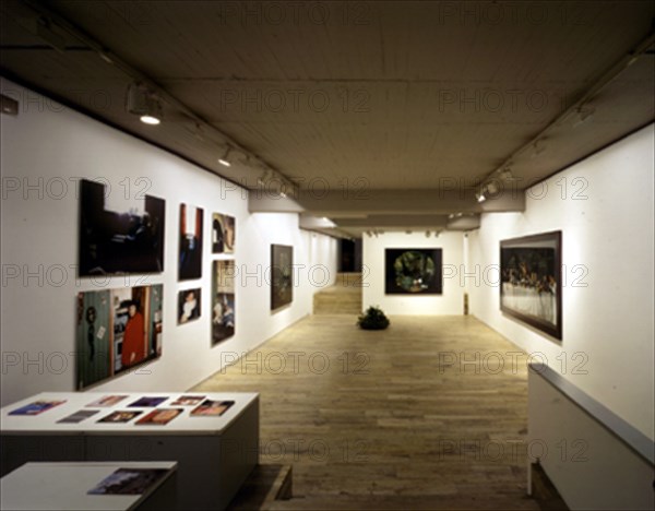 SALA CON EXPOSICION-DCHA:OBRA DE SAM TAYLOR-FRENTE:DE MAT COLLISHAW-IZQ:RICHARD BILLINGHAM
MADRID, GALERIA SOLEDAD LORENZO
MADRID