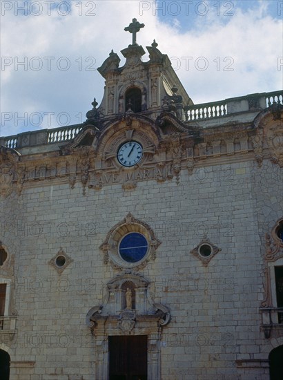 EXTERIOR-BASILICA DE LA MARA DE DEU DE LLUCH(MADRE DE DIOS)
LLUCH, MONASTERIO
MALLORCA