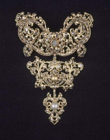 JOYA-LAZO CON TRES CUERPOS, ORO Y DIAMANTES - SXVII
MADRID, MUSEO DE ARTES DECORATIVAS
MADRID