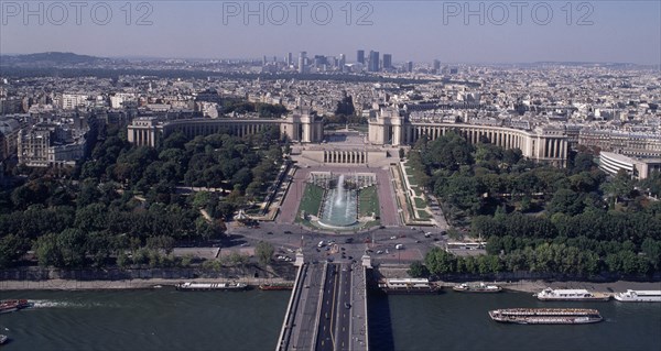 VISTA PANORAMICA DESDE LA Tour Eiffel-PUENTE SOBRE EL SENA CON EL TROCADERO Y LOS JARDINES
PARIS, PALACIO DE CHAILLOT
FRANCIA