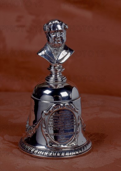 CAMPANA DE PLATA DEDICADA A D.ANGEL DE LOS RIOS DE LA TERTULIA PROGRESISTA DE MADRID
MADRID, CONGRESO DE LOS DIPUTADOS-OBJETOS
MADRID