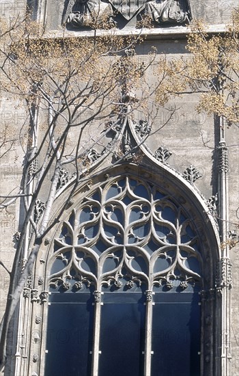 COMPTE PERE
EXTERIOR- ARCO APUNTADO DE UNA PUERTA- GOTICO FLAMIGERO S XV
VALENCIA, LONJA
VALENCIA