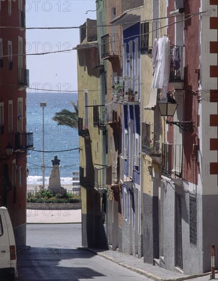 CALLE EN CUESTA - BAJADA AL PASEO MARITIMO - CASAS DE COLORES
VILLAJOYOSA, EXTERIOR
ALICANTE