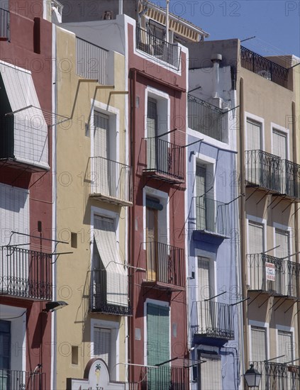 CASAS CON LA FACHADA POLICROMADA
VILLAJOYOSA, EXTERIOR
ALICANTE