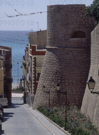 FORTALEZA MEDIEVAL - CALLE QUE BAJA AL PASEO MARITIMO
VILLAJOYOSA, EXTERIOR
ALICANTE