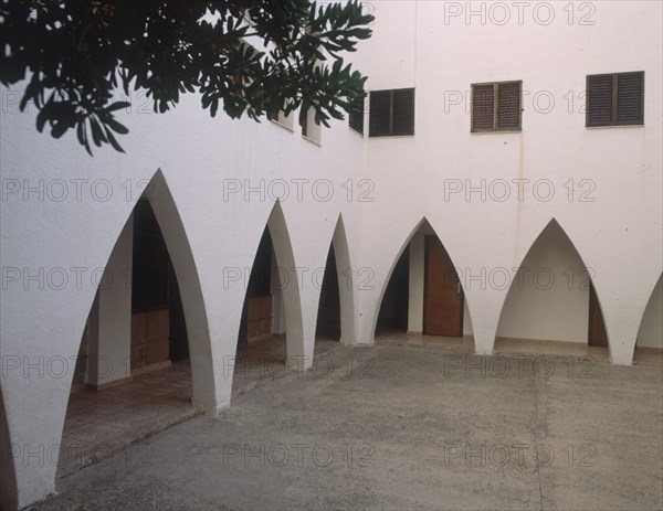 CLAUSTRO DE ARCOS APUNTADOS
JAVEA, IGLESIA DE SANTA MARIA DEL LORETO
ALICANTE