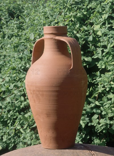 CANTARO DE BARRO ROJO CON DOS ASAS Y CUELLO ALTO
ARROYO DE LA LUZ, COLECCION PARTICULAR
CACERES