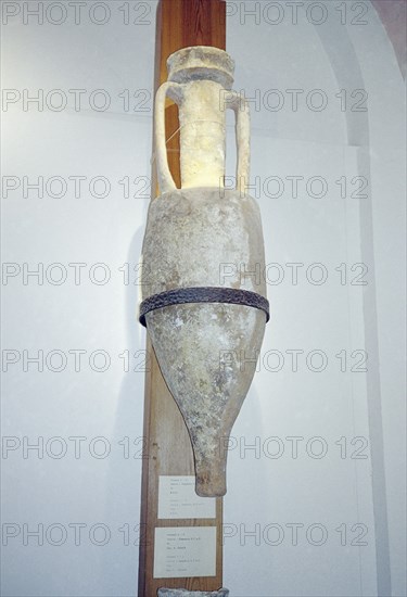 CERAMICA ROMANA - ANFORA UTILIZADA EN LOS BARCOS
DENIA, MUSEO ARQUEOLOGICO
ALICANTE
This image is not downloadable. Contact us for the high res.