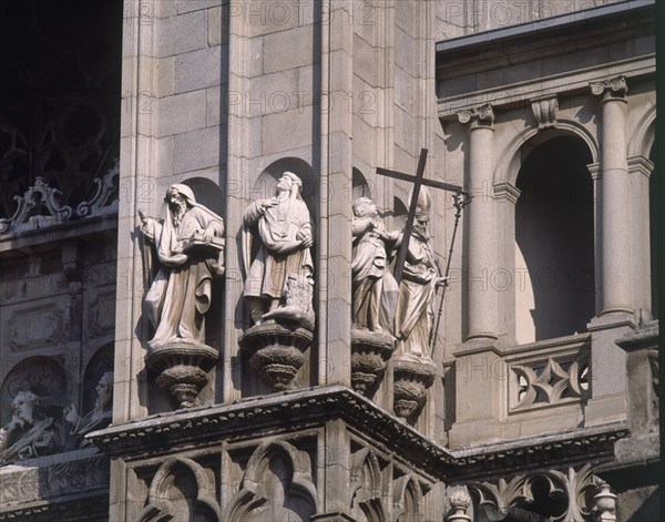 ESCULTURA QUE SEPARA LA  PUERTA DEL PERDON DE LA DEL JUICIO - FACHADA PRINCIPAL- S XIV/XV
TOLEDO, CATEDRAL
TOLEDO

This image is not downloadable. Contact us for the high res.