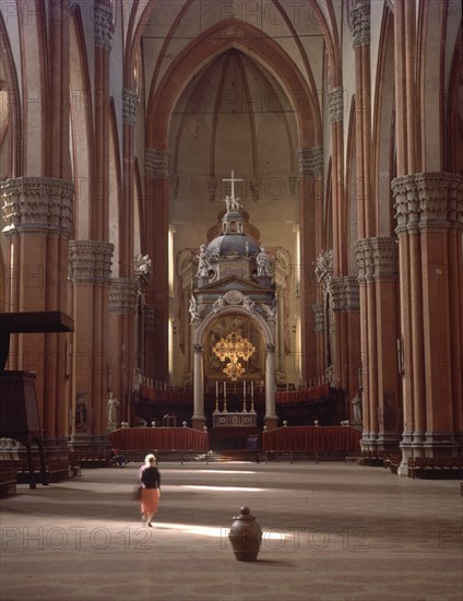 VICENZO ANTONIO DI
NAVE CENTRAL DE LA BASILICA DE SAN PETRONIO - ESTILO GOTICO- S XIV - ALTAR MAYOR
BOLONIA, BASILICA SAN PETRONIO
ITALIA

This image is not downloadable. Contact us for the high res.