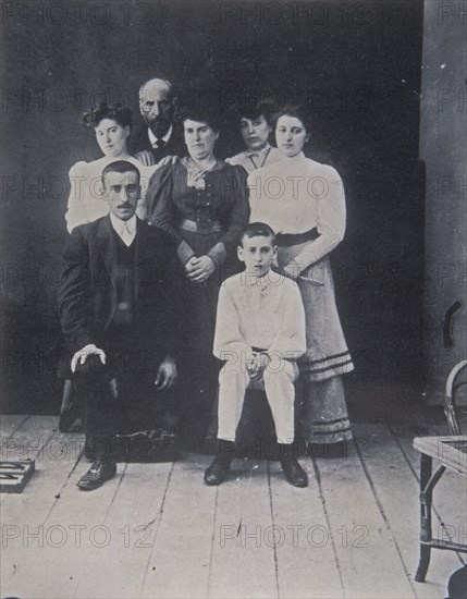 FOTOGRAFIA EN BLANCO Y NEGRO DE LA FAMILIA DE RAMON Y CAJAL HACIA 1906
MADRID, FUNDACION RAMON Y CAJAL
MADRID

This image is not downloadable. Contact us for the high res.