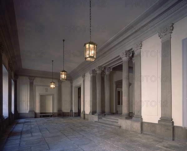 PORTAL - COLUMNAS Y PILASTAS ESTRIADAS CON CAPITELES CORINTIOS
MADRID, CONSEJO DE ESTADO
MADRID
This image is not downloadable. Contact us for the high res.