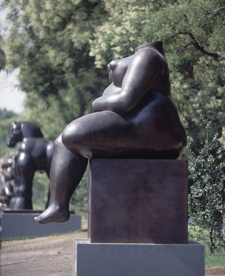 BOTERO FERNANDO 1932
ESCULTURA SEDENTE SIN MANOS Y SIN CABEZA
MADRID, EXPOSICION BOTERO
MADRID