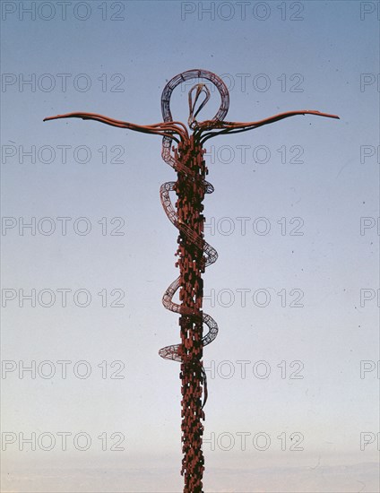 ESCULTURA CONTEMPORANEA QUE REPRESENTA LA VARA DE MOISES
NACION, MONTE NEBO
JORDANIA