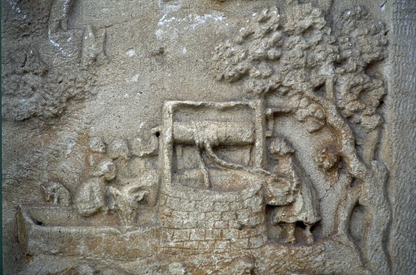 MONUMENTO CONMEMORATIVO A CARLOS III - S XVIII - DETALLE DEL PAISAJE
CAROLINA LA, EXTERIOR
JAEN