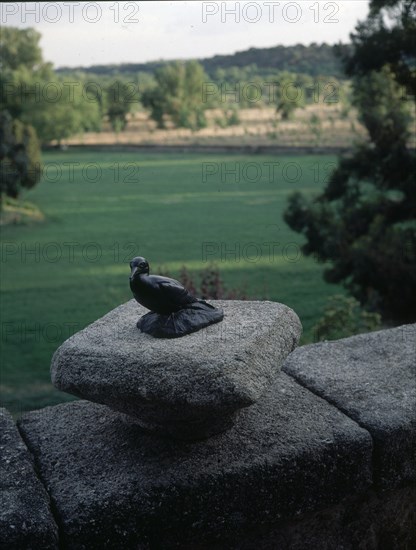 ESCULTURA DE BRONCE EN EL JARDIN
VILLAMANTA, FINCA EL SANTO
MADRID